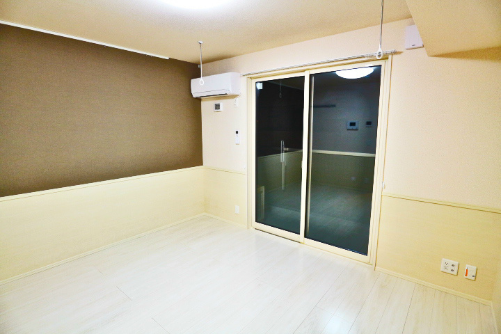 ロイジェントパークスレイクタウン　C リビング