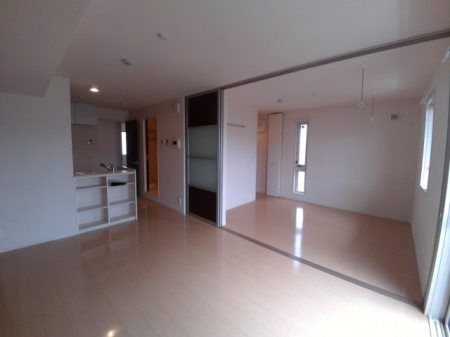 イルソーレ吉川美南　ロッソ リビング