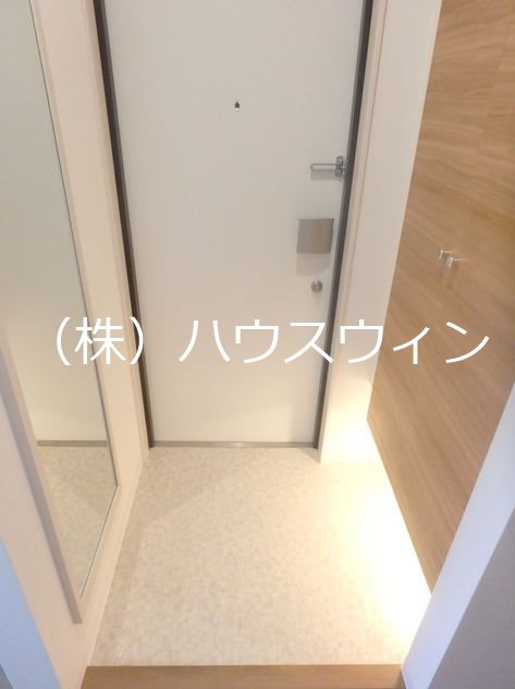 モナーク越谷 玄関