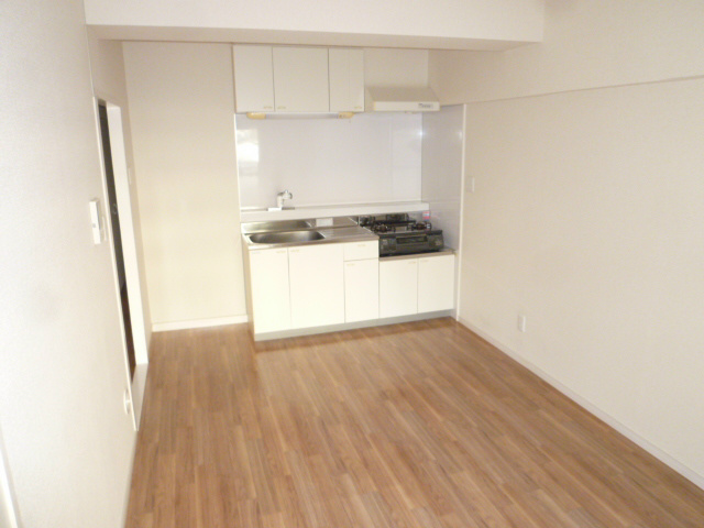 キャピタル新越谷 リビング