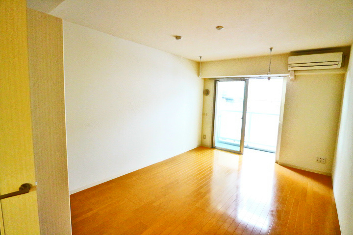 Sakura Building 玄関