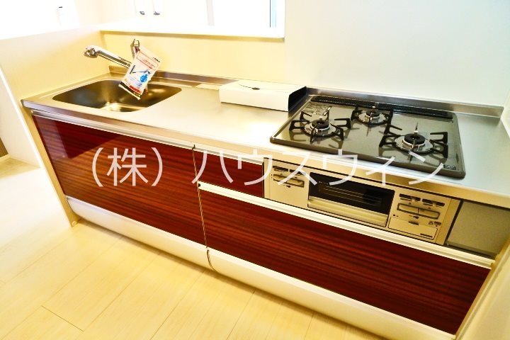 ロイジェントパークスレイクタウンⅢ　E キッチン