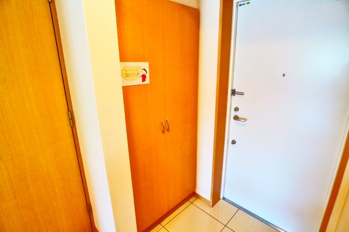 キャメロット新越谷 玄関