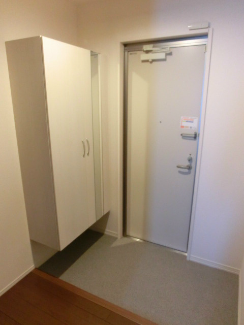 メゾン・ジャンティーユ 玄関