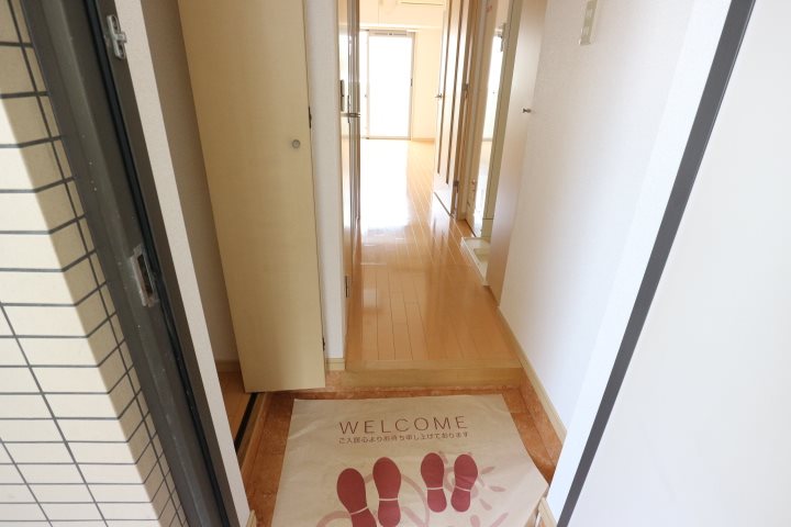 アンセラジオ新越谷 玄関