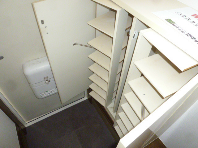 アーバンハウス17号館 玄関