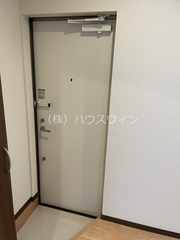 ウィスタリア春日部 玄関