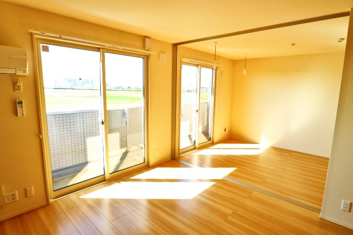 ロイジェントパークスレイクタウンⅢ　B 玄関