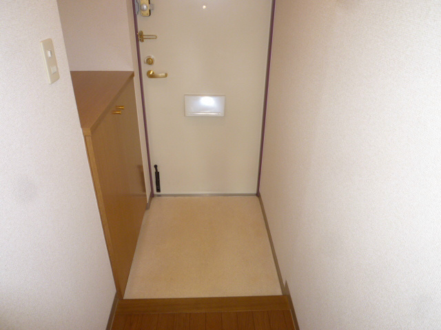 リュウ壱番館 玄関