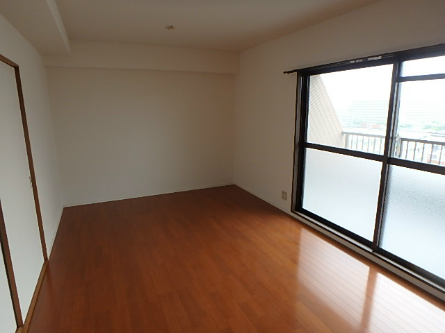 ベルドゥムール越谷茜町 リビング