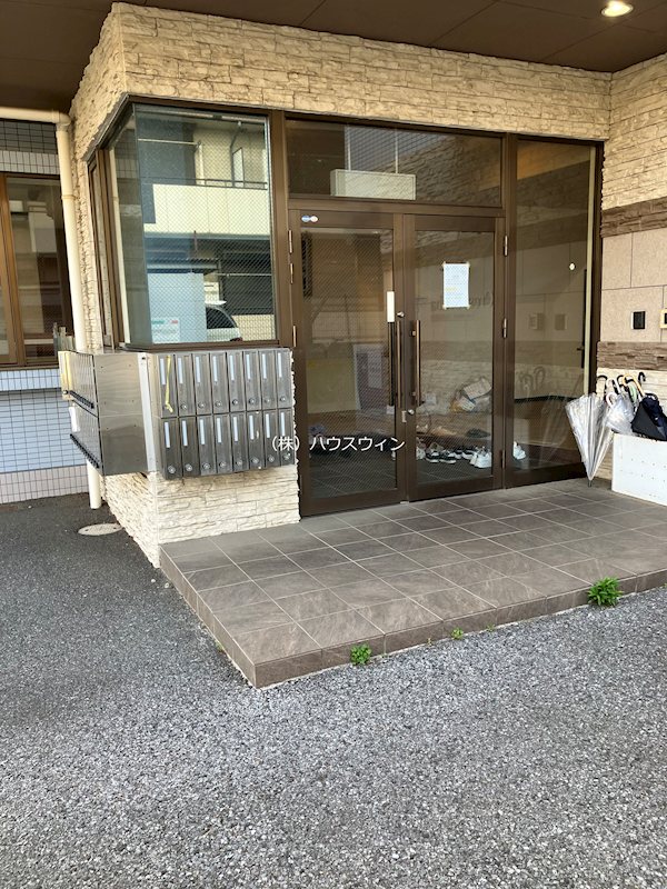 クレストセンバ 玄関