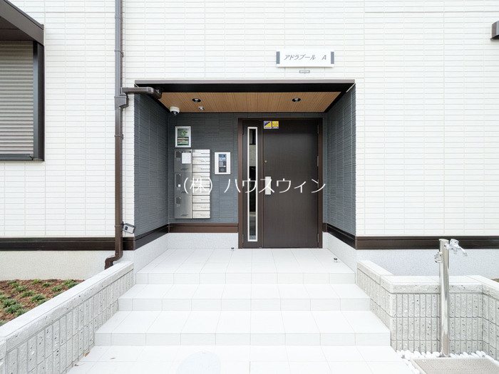 アドラブール　A棟 エントランス