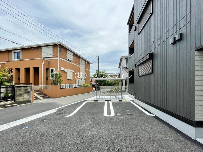 アドラブール　B棟 駐車場