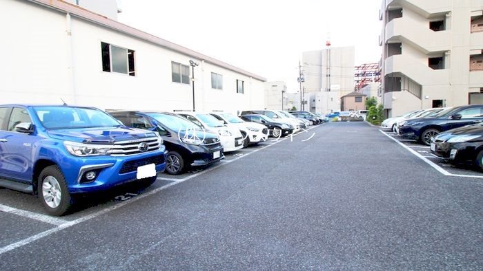 パウロニアビューコート 駐車場