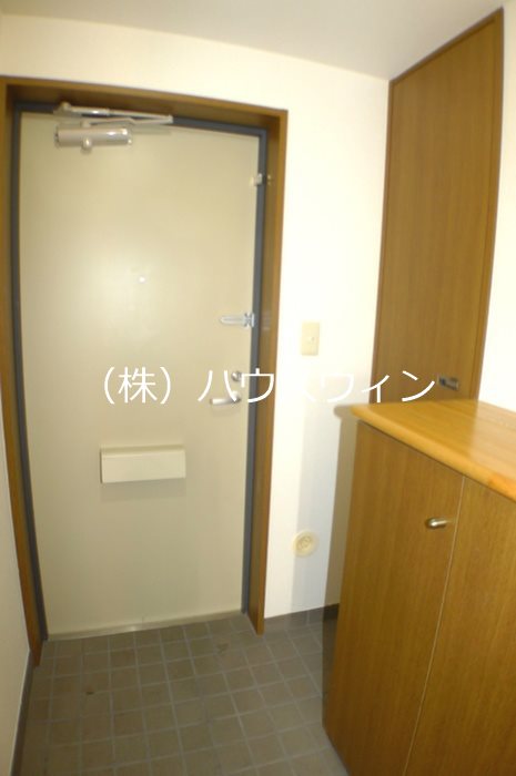 パウロニアビューコート 玄関