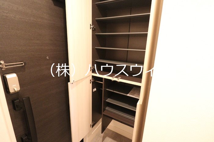ピースラヴィータＥ 玄関