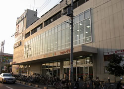 草加市金明町貸家 スーパー