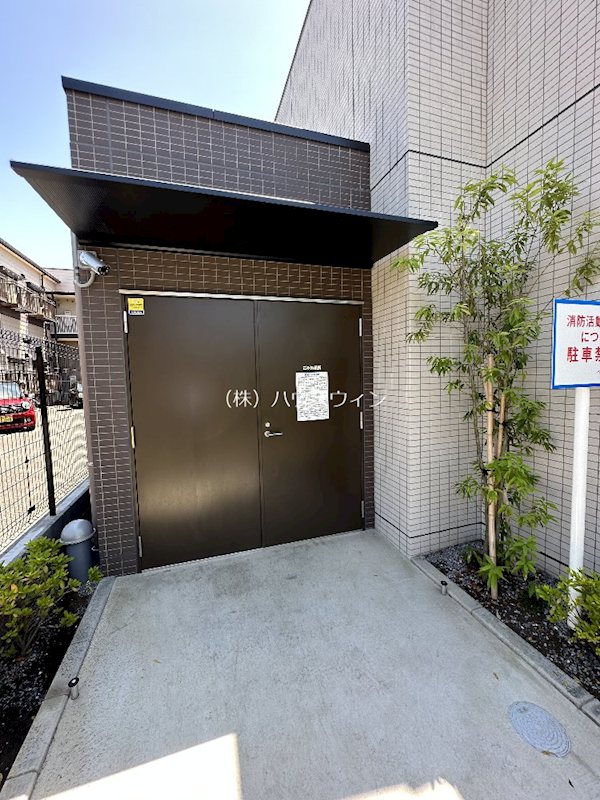 埼玉県越谷市瓦曽根２丁目 エントランス