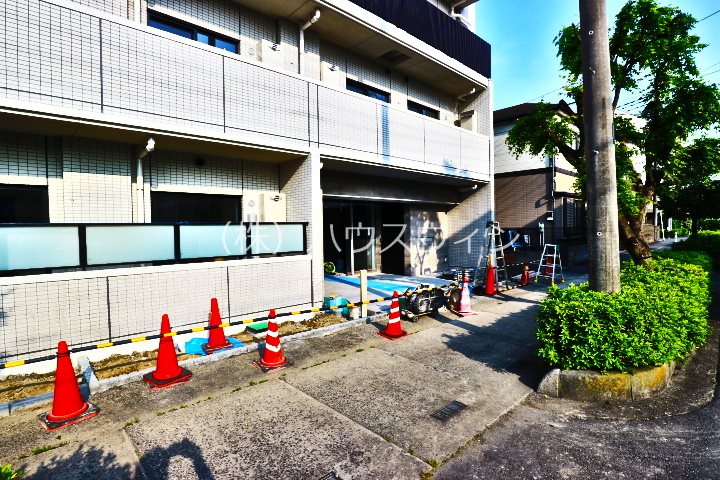 埼玉県越谷市瓦曽根２丁目 エントランス
