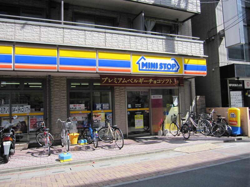 埼玉県越谷市瓦曽根２丁目 コンビニ