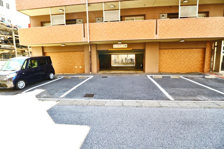 ルプソアール 駐車場