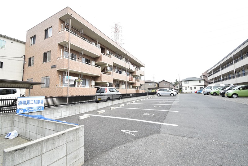 アンジュ・S 駐車場