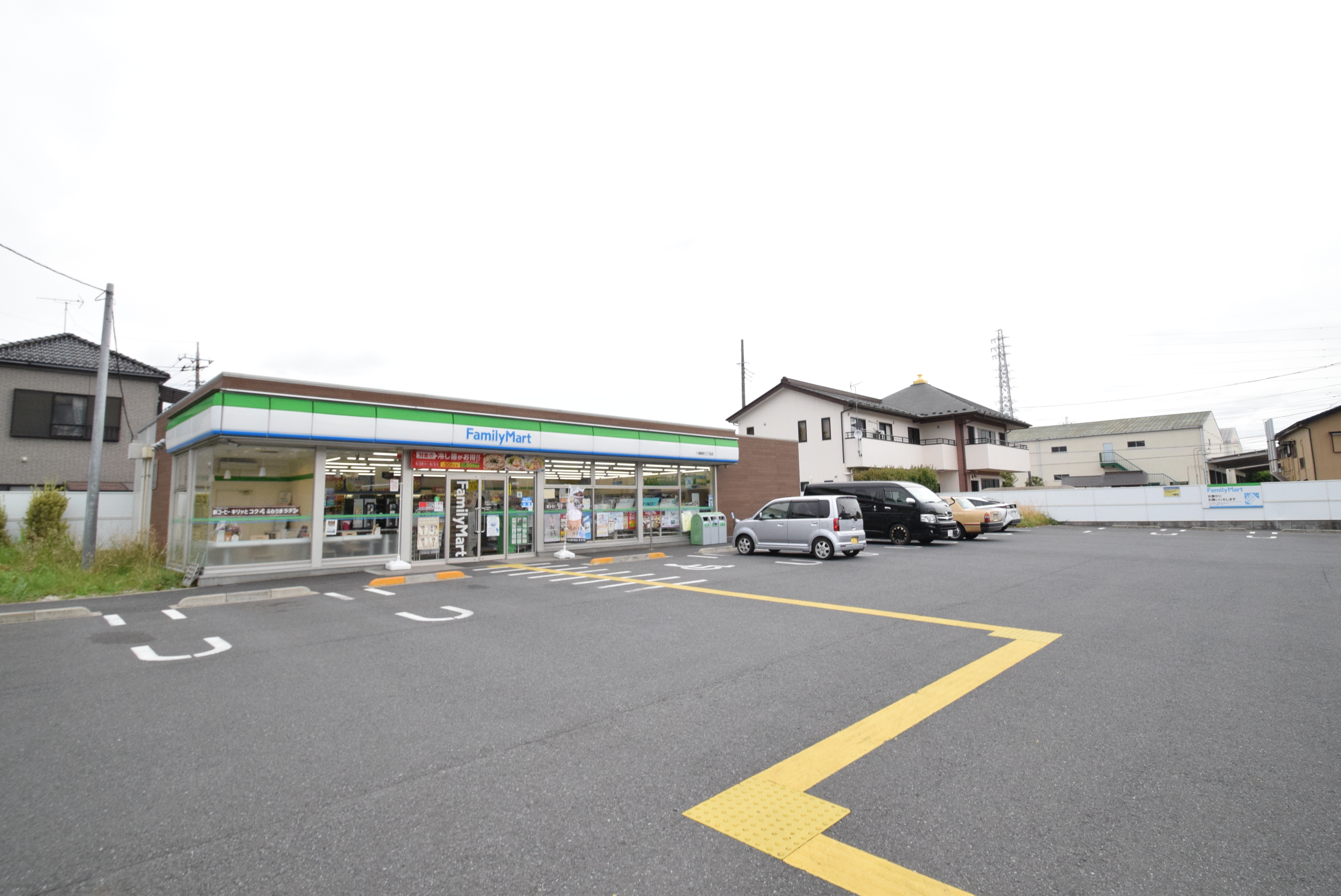 ウィステリア コンビニ