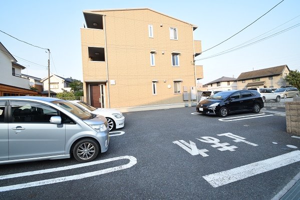 アヴァンセーヌ草加 駐車場