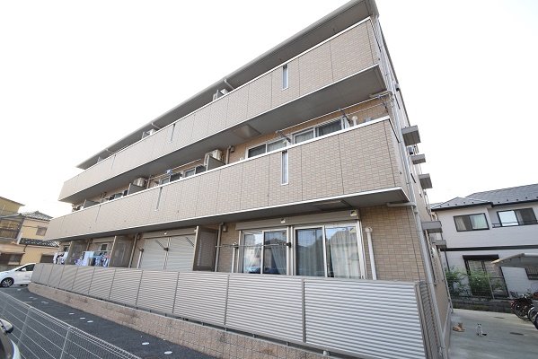 アヴァンセーヌ草加 外観