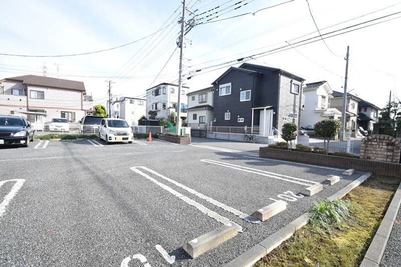アンジュ 駐車場