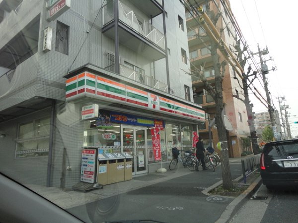 アヴァンス千住緑町 コンビニ