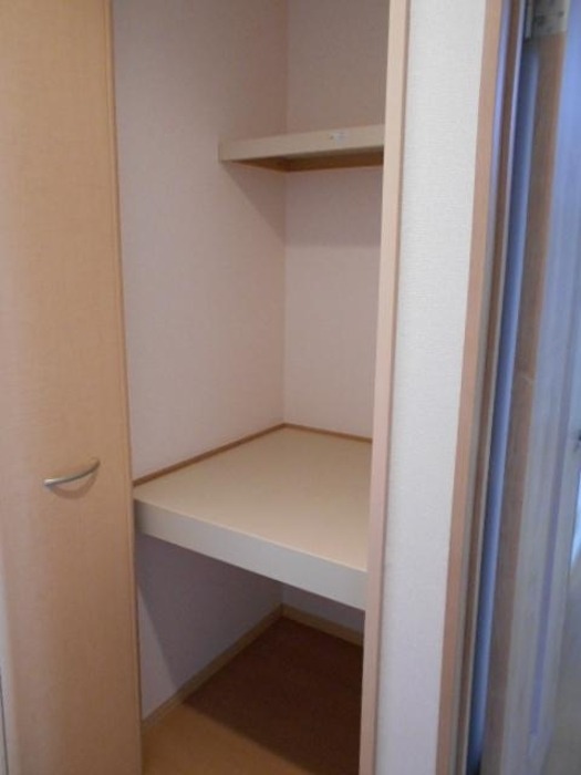 ヴィラ　弐番館 収納