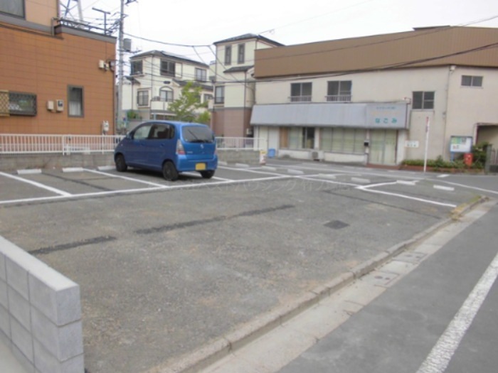 ラ　ルーチェ 駐車場
