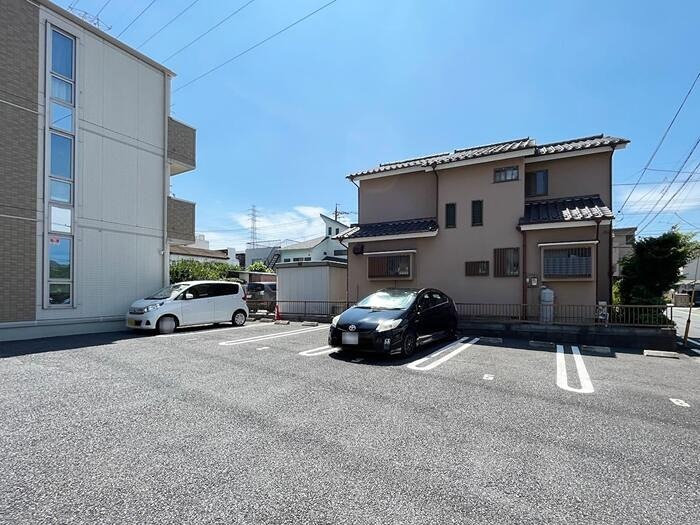 ウィステリア 駐車場