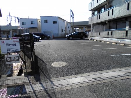 ゴールドパストラル 駐車場