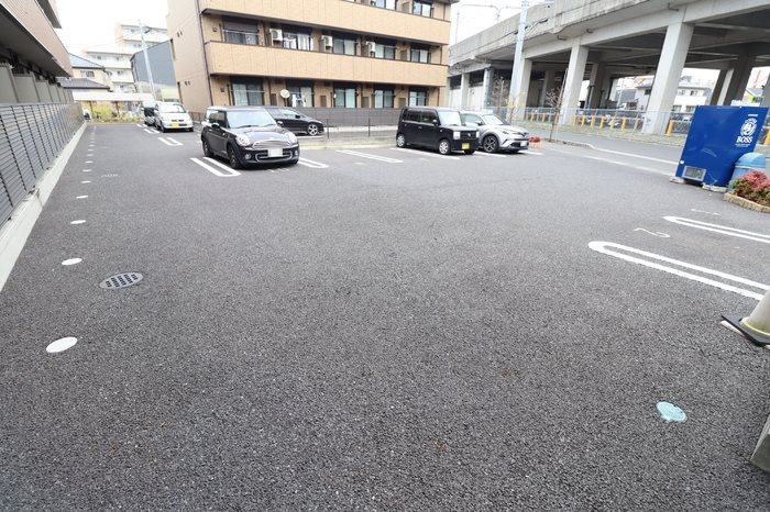 エレガンス・チヨダ　Ⅱ 駐車場