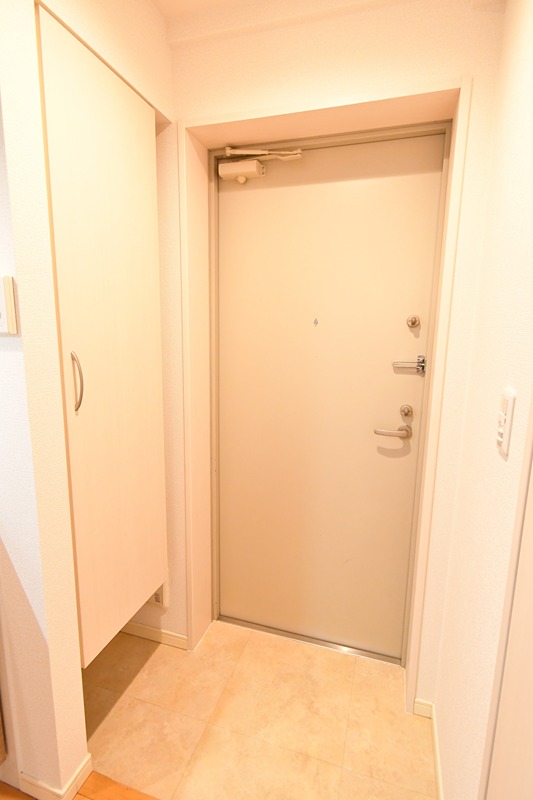 埼玉県越谷市南越谷４丁目12-10 玄関