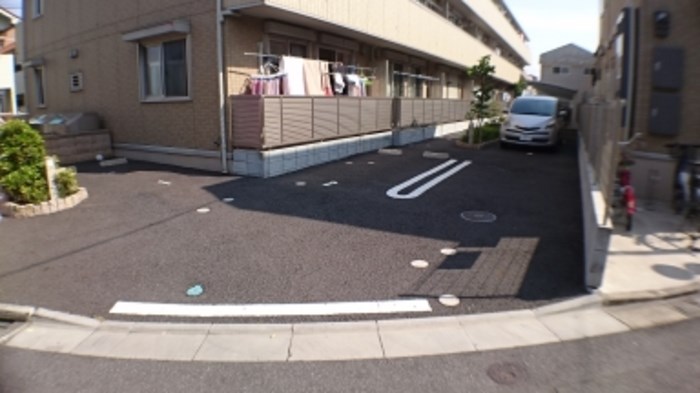 クリオス 駐車場