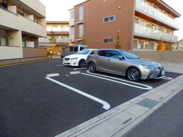 ノーヴァ 駐車場
