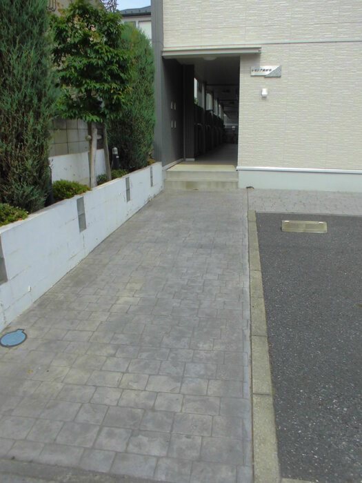 レセンテ南越谷 エントランス
