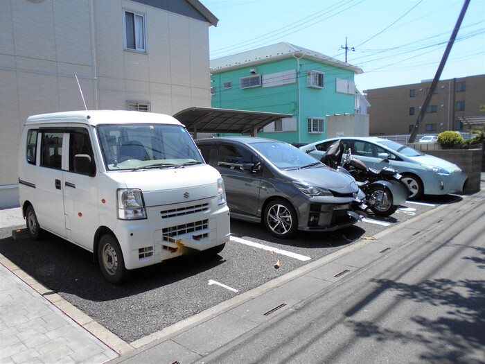 レセンテ南越谷 駐車場