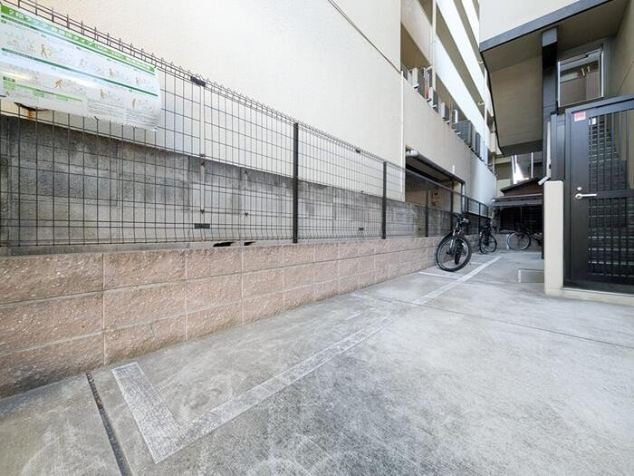埼玉県越谷市越ヶ谷１丁目10-17 駐車場