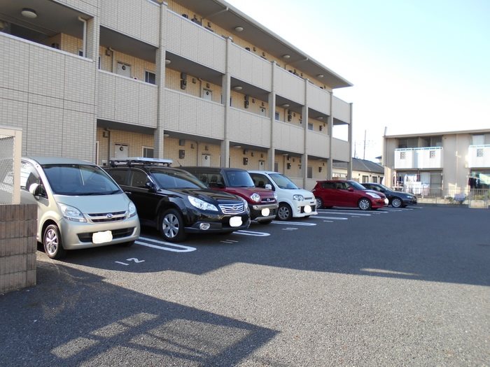 ウエストエーデル 駐車場