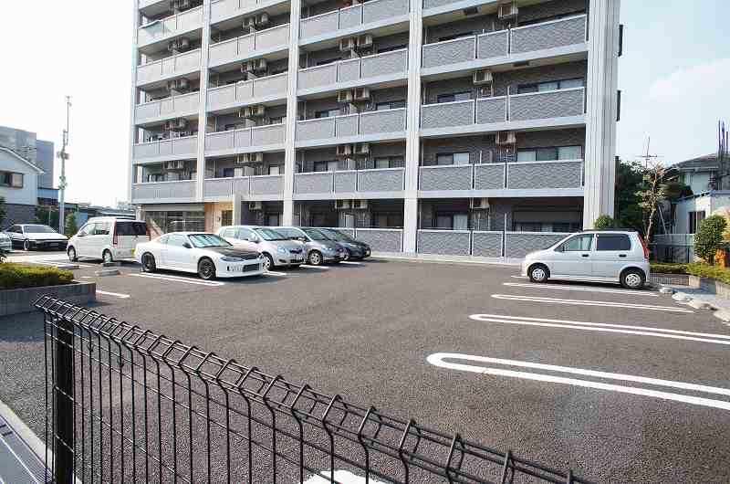 アバンツァート 駐車場