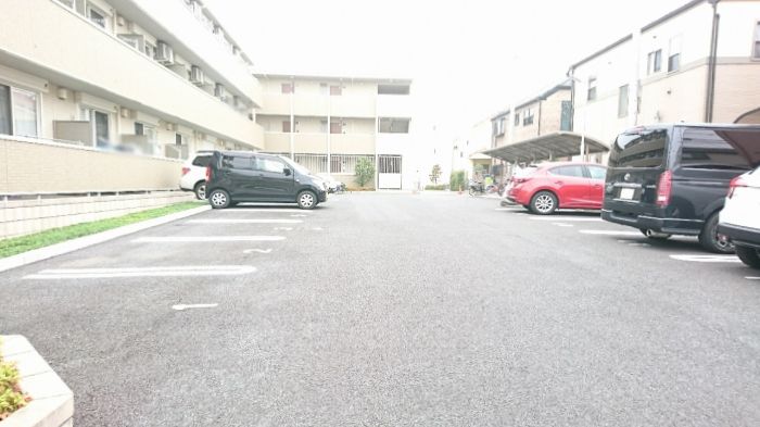 アルバ・グラート　A 駐車場