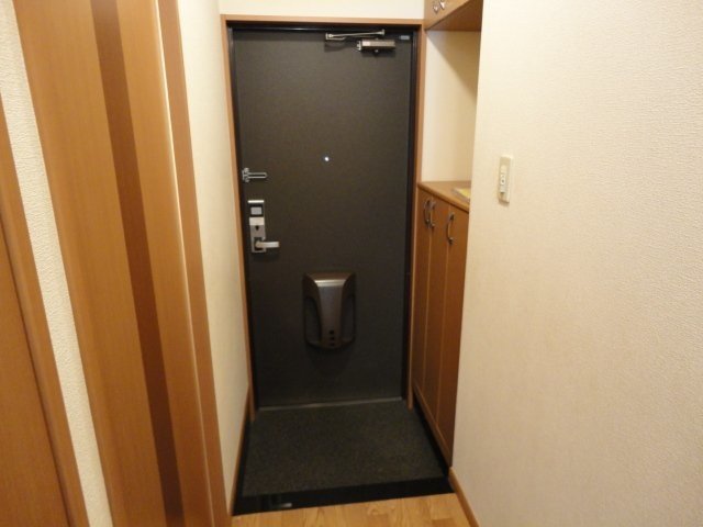 ガーデンヒルズNAKAYAMA壱番館 玄関