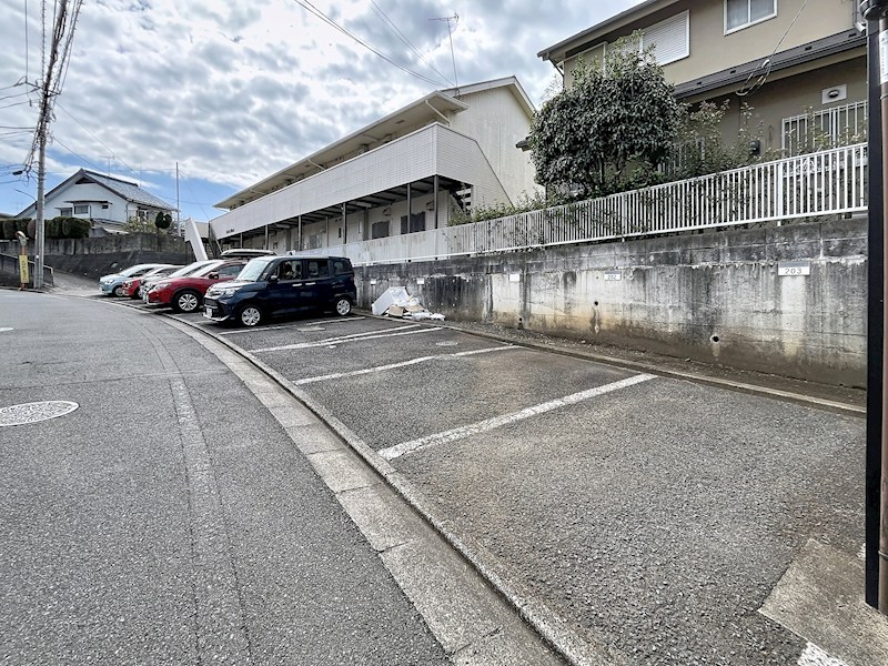 ジュネパレス 駐車場