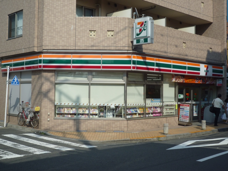 メゾンド６ コンビニ