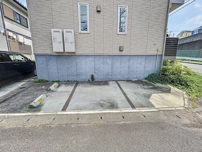 プランドール六番館 駐車場