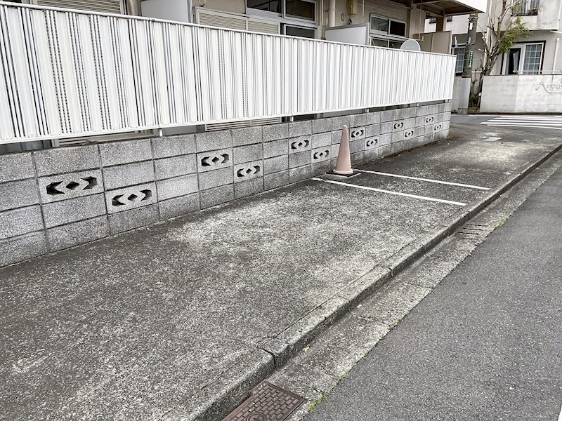 メゾネット泉 駐車場